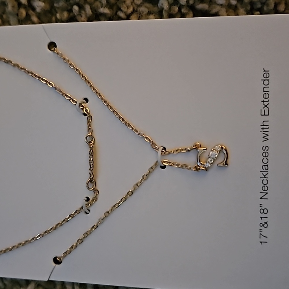 Brand new super cute "S" necklace
